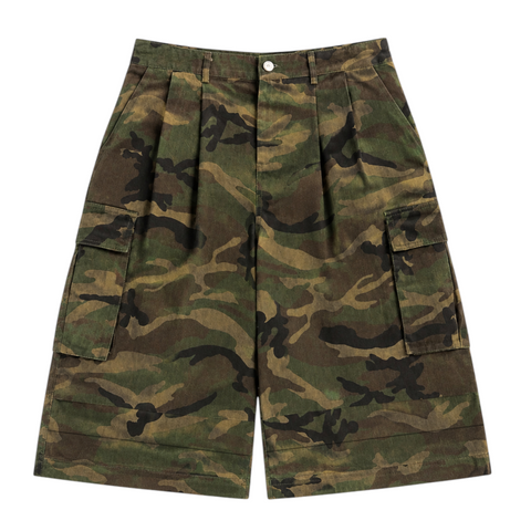 “PLEATED” CAMO CARGO SHORTS // WOODLAND