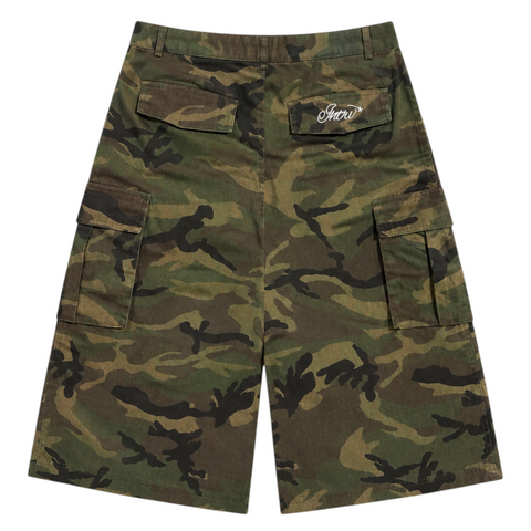 “PLEATED” CAMO CARGO SHORTS // WOODLAND